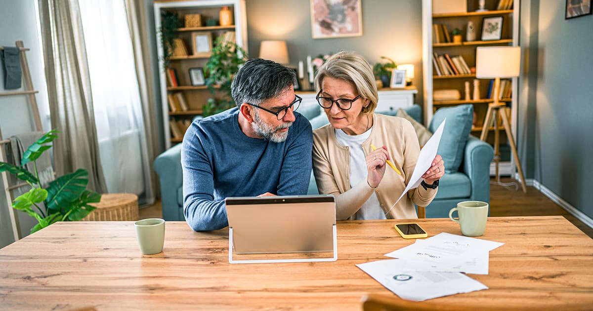 Paying Off Debt vs Saving: What to Choose